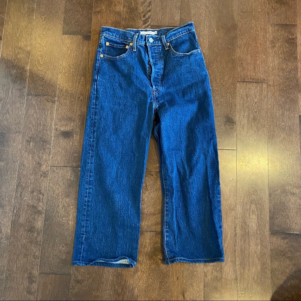 Levi’s cropped ribcage straight jean in dark blue wash